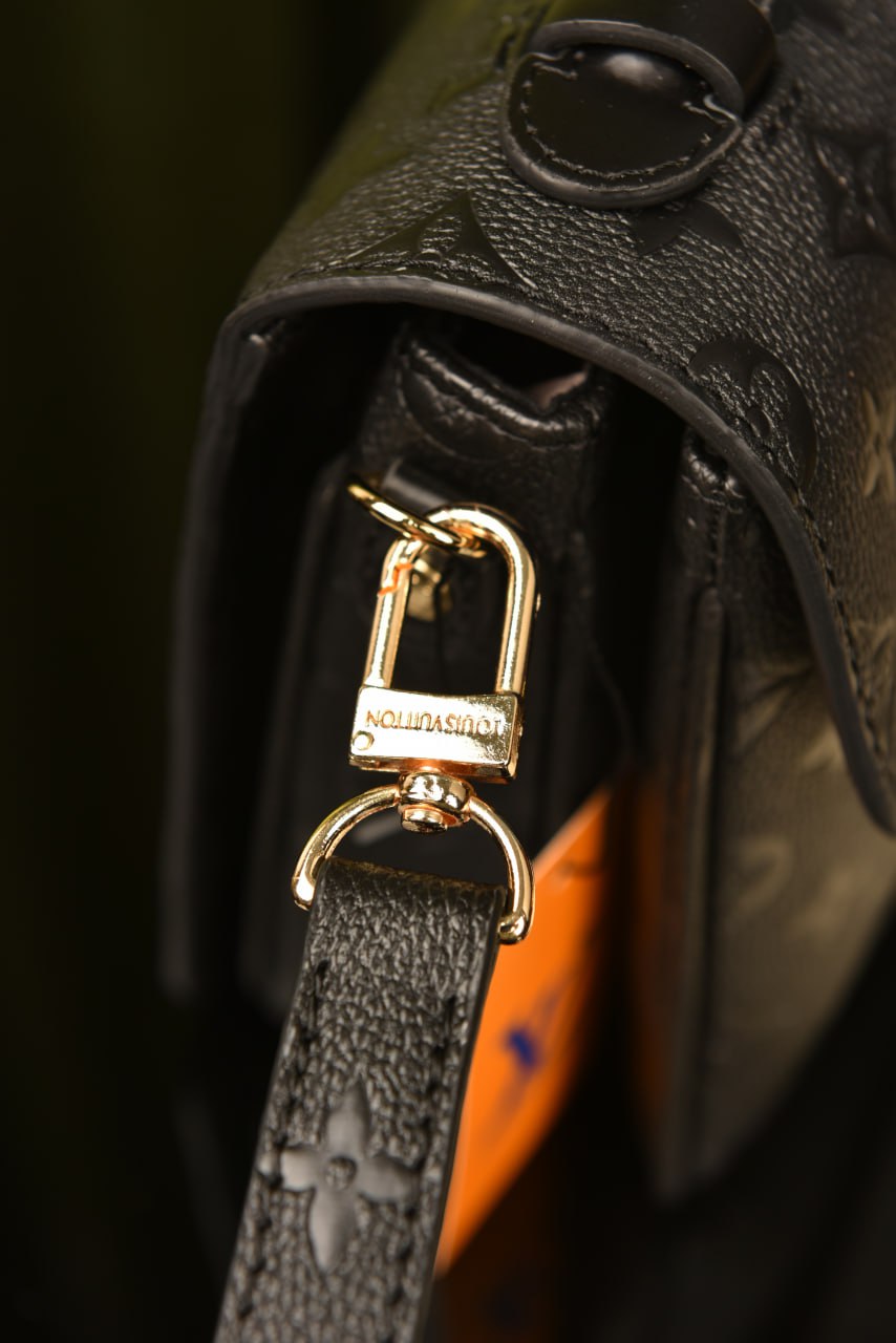 Metis Pochette Black