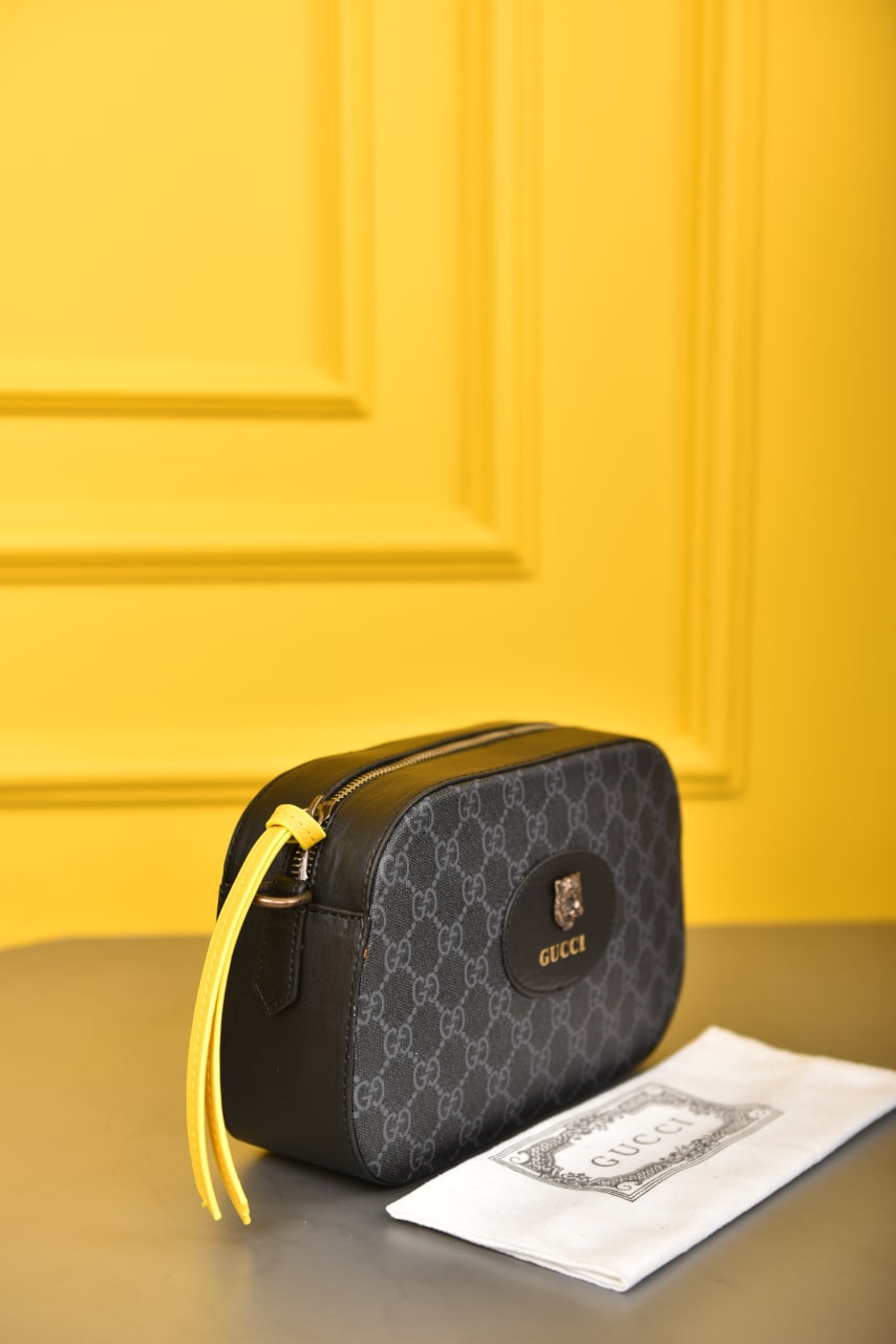 Neo Vintage GG Supreme Messenger Bag